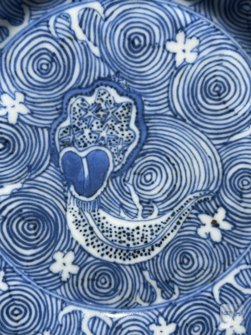 清早期 青花落花流水纹花口盘一对 - 图3